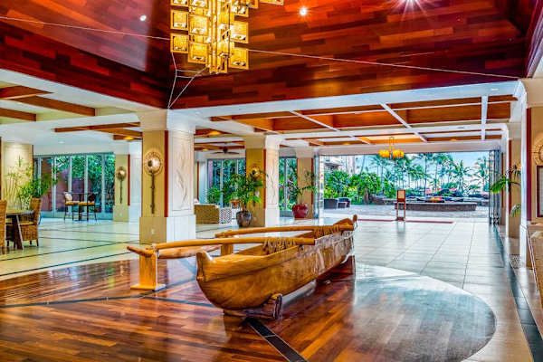 Beautiful Open-Air Lobby Welcoming You Home