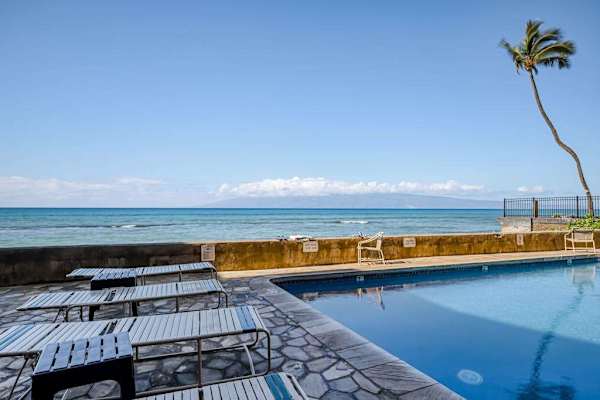 Infinity Style Pool Overlooking The Pacific