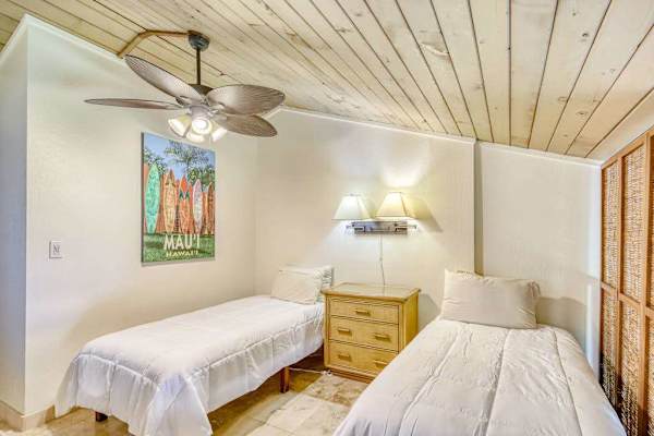 Cheerful Twin Bedroom With Island Vibes