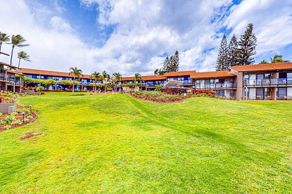 Mahina Surf Resort tropical paradise
