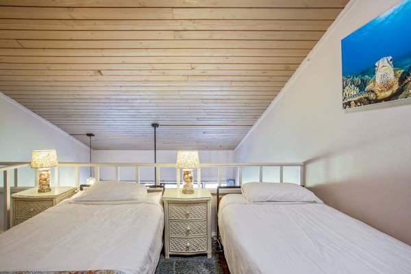 Loft area with two twin beds