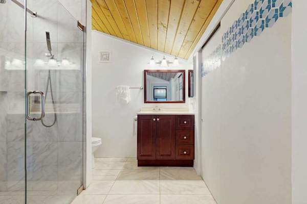Elegant Tiled Bathroom Retreat