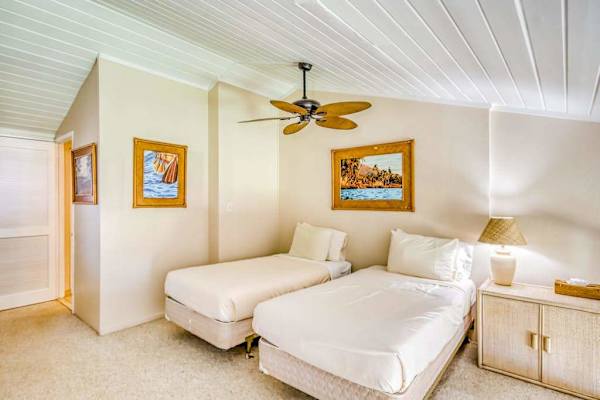 Loft area with two twin beds