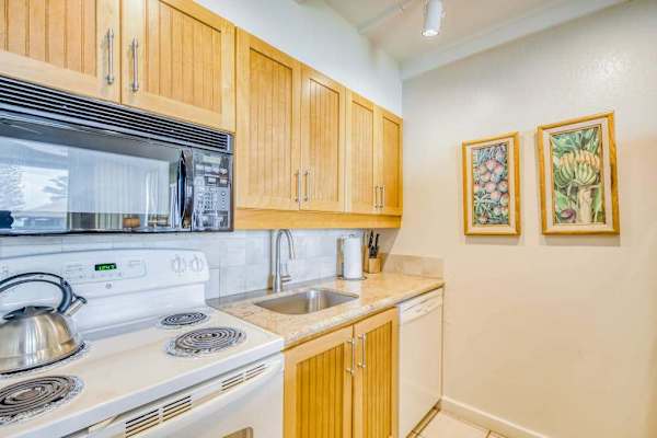 Fully stocked kitchen for all of your vacation needs.