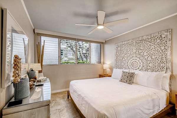 Serene Bedroom With Modern Island Style