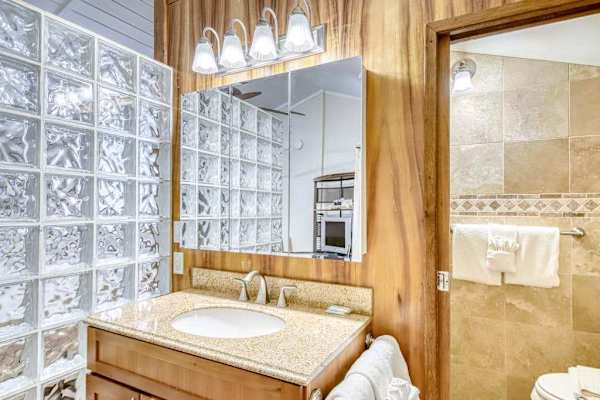 Primary ensuite bathroom