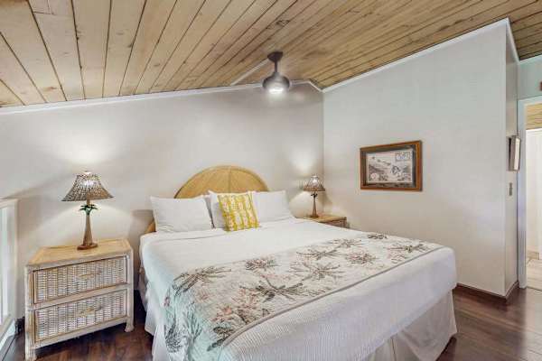 Cozy Loft King Suite With Island Charm