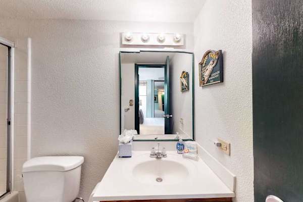 Master Bathroom with tub/shower combo.