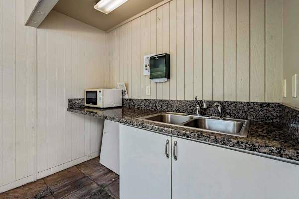 Outdoor Kitchen For Island Feasts