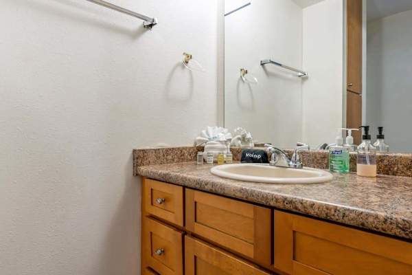 Spacious Vanity For Daily Comfort