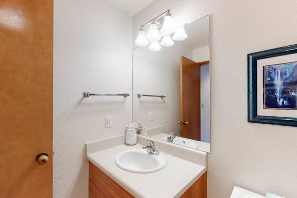 Loft ensuite bath with vanity sink