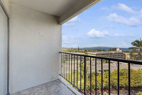 Peaceful Balcony Retreat With Fresh Breezes