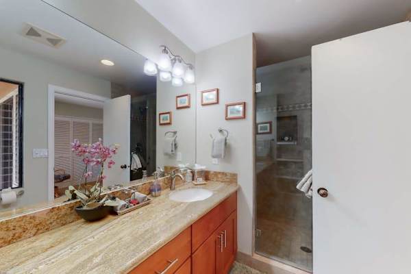 Bright Bathroom Designed For Comfort