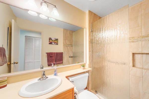 Bright Bathroom With Spacious Vanity