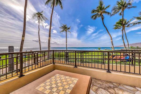 Courtyard Lounge With Ocean Breezes
