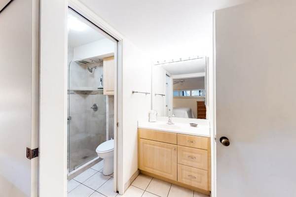 Fresh And Bright Bathroom Retreat