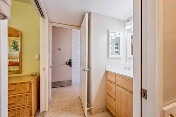 Seamless Layout Connecting Private Suite And Bath