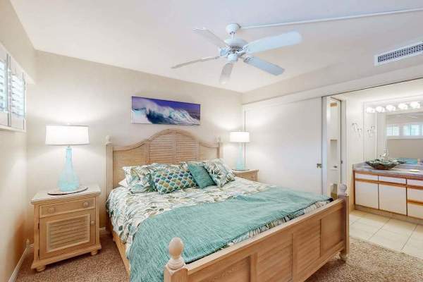 Comfortable Bedroom With Tropical Charm
