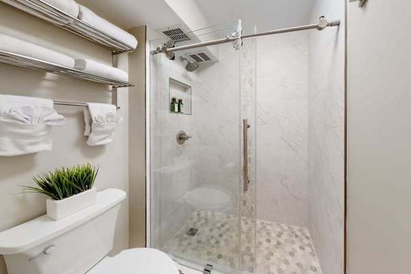 Fresh And Bright Coastal Bathroom