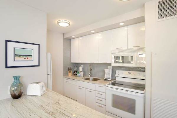 Newly updated modern kitchen for all of the chef's needs.