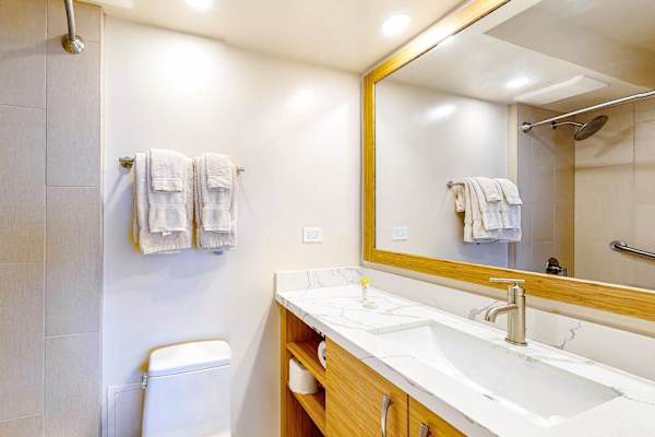 Freshen up in this bright, modern bathroom