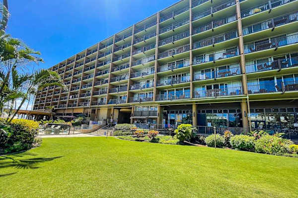 Beautiful surroundings create a welcoming vacation atmosphere daily