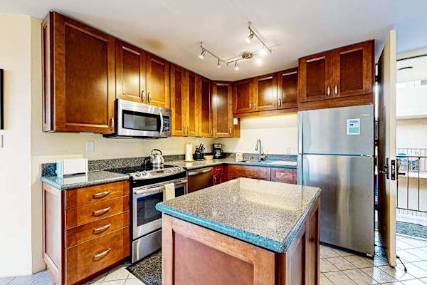 Modern Kitchen with Stainless Steel Appliances & Granite Countertops
