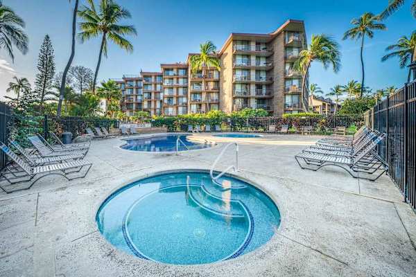Outdoor Swimming Pool & Hot Tub Area