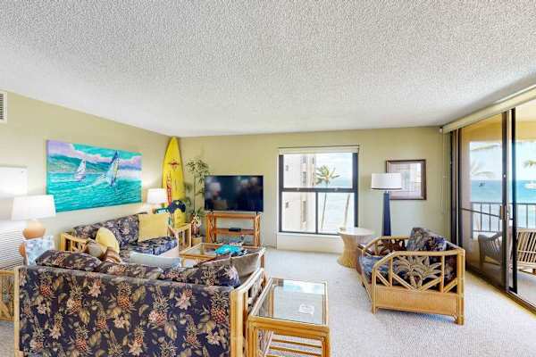 Bright Coastal Living With Island Charm