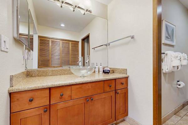 Spacious vanity with plenty of storage