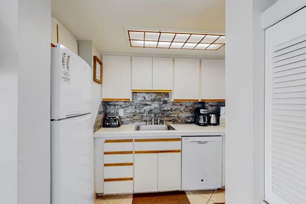 Bright Kitchenette For Easy Island Meals 