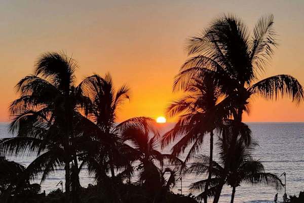 Experience breathtaking Maui sunsets