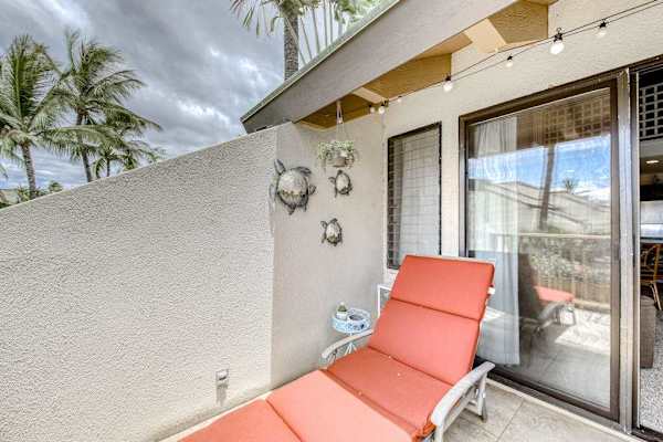 Private lanai with comfortable lounge seating