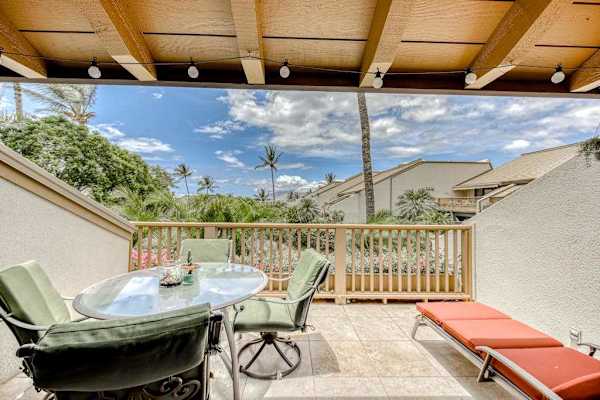 Covered lanai with outdoor dining and lounge seating