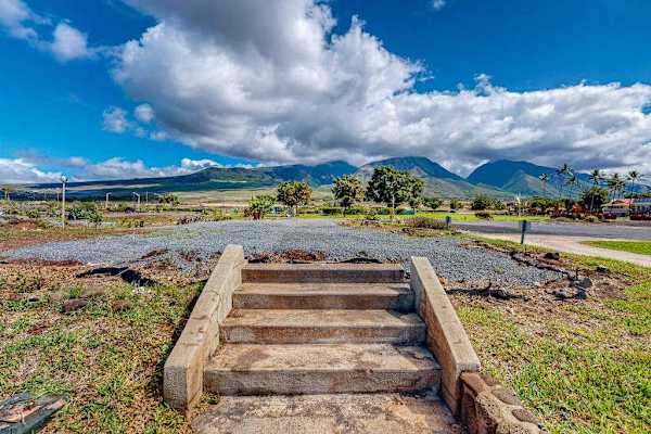 Discover Maui's spectacular mountain landscape from the resort's scenic surroundings.