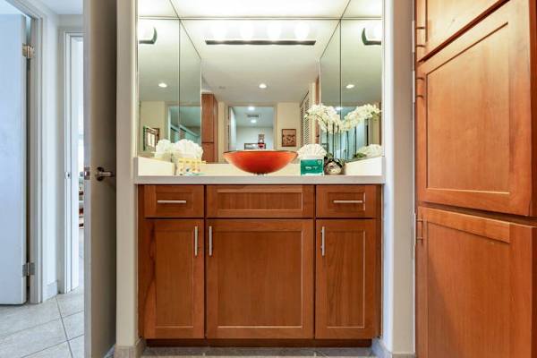Spa-Inspired Full Bathroom