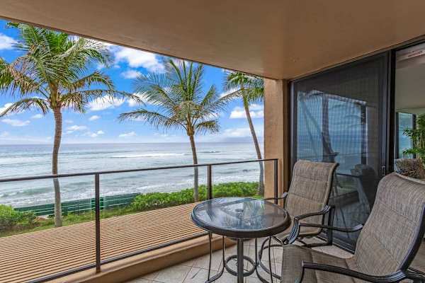 Private Lanai Above The Shoreline
