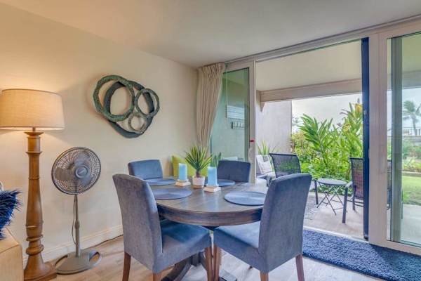 Elegant Dining Area With Lanai Access