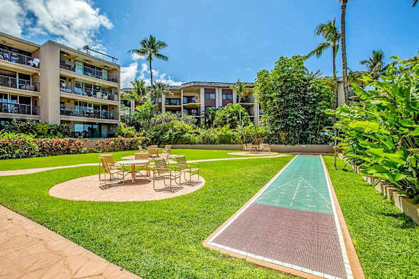 Beautiful Garden Courtyard For Leisurely Strolls