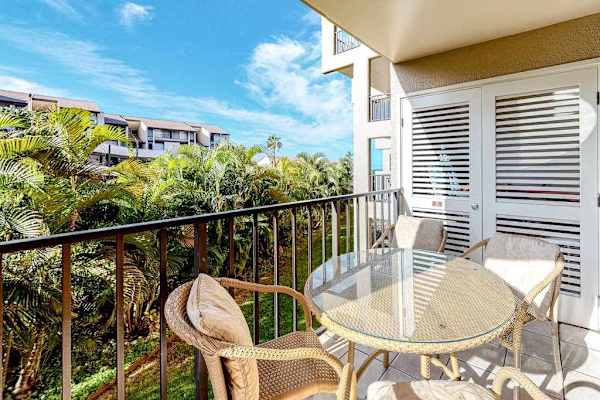 Breezy lanai perfect for enjoying the fresh air and warm Hawaiian sunshine