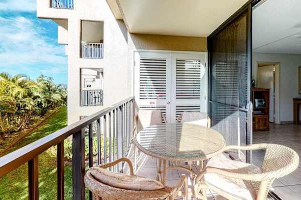 Comfortable lanai seating with plenty of warm island sunshine