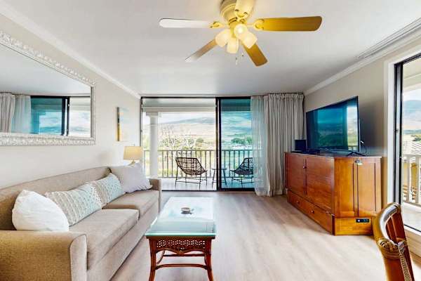 Unwind In Comfort With Lanai Access