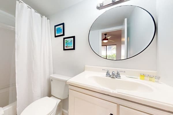 Fresh Full Bathroom With Modern Vanity