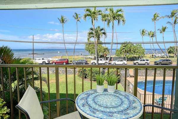Ocean and palm tree views from the lanai