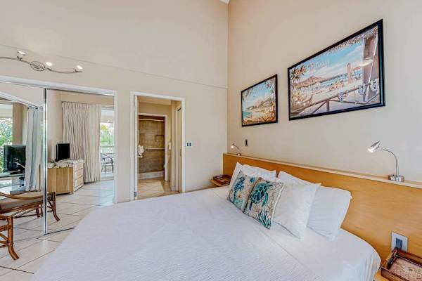 Comfortable Queen Bed for Restful Nights
