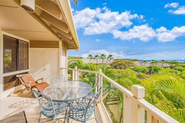 Sunlit Covered Lanai Space Complete with Lounge Chair & Dining Table