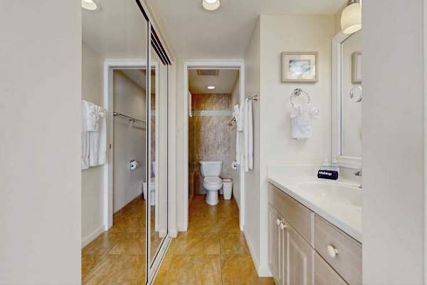 Fresh And Functional Bathroom Retreat