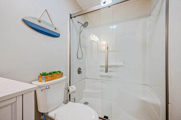 Bright Bathroom With Modern Touches