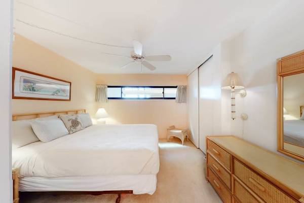 Master bedroom with en-suite bathroom