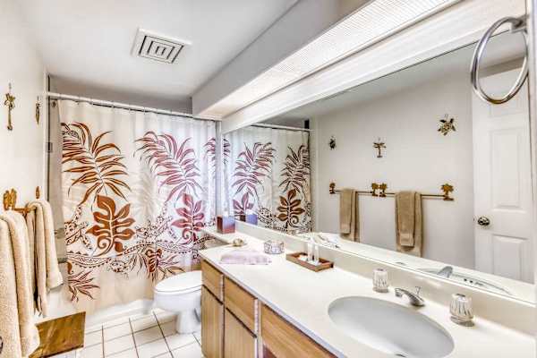Bright details bring warmth to this inviting bathroom
